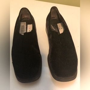 JOAN & DAVID vintage made in Italy brown stretch velour flat